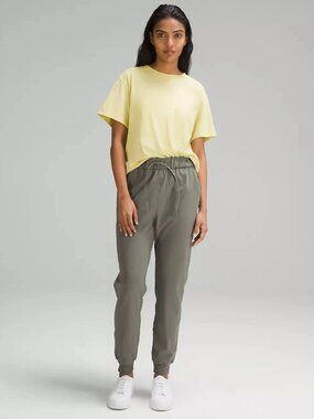 Lululemon High Rise Relaxed Fit Joggers - Size 6